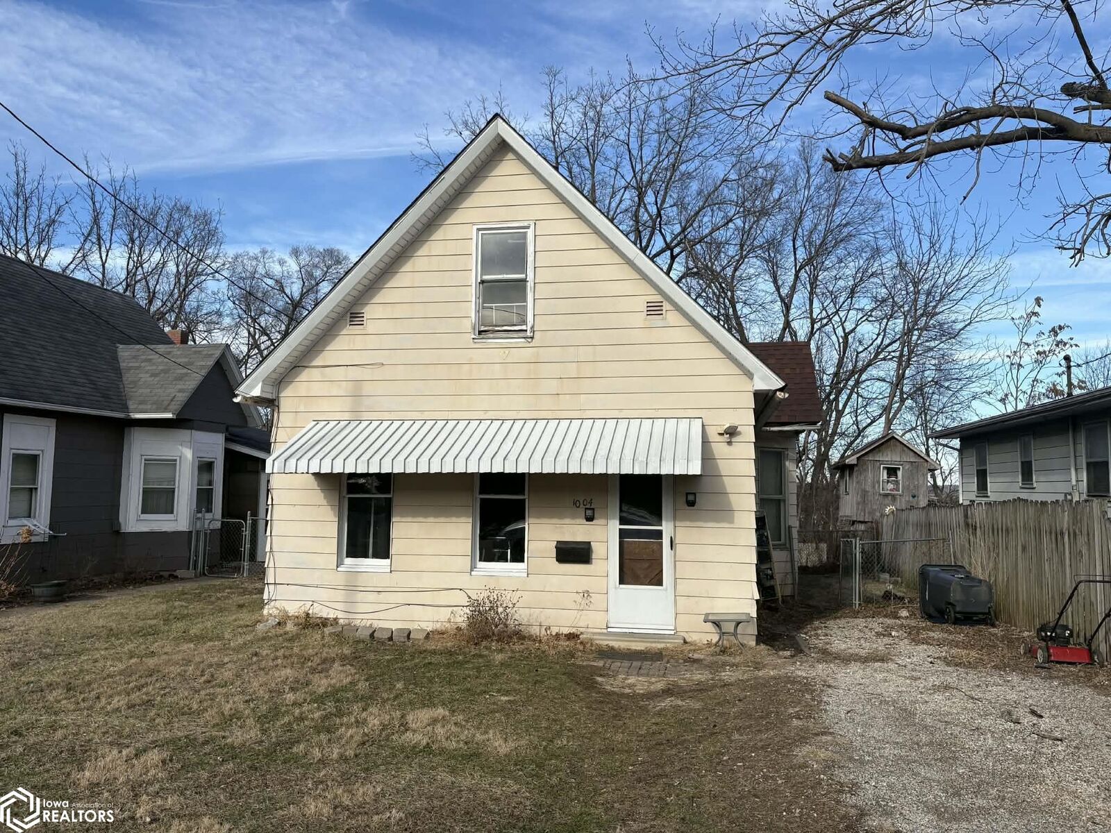Property Photo:  1004 Bartlett Street  IA 52601 