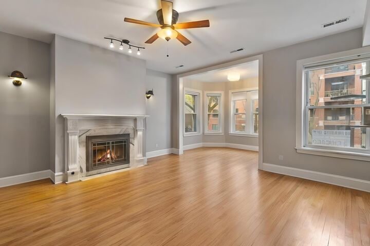 Property Photo:  842 W Agatite Avenue 2E  IL 60640 