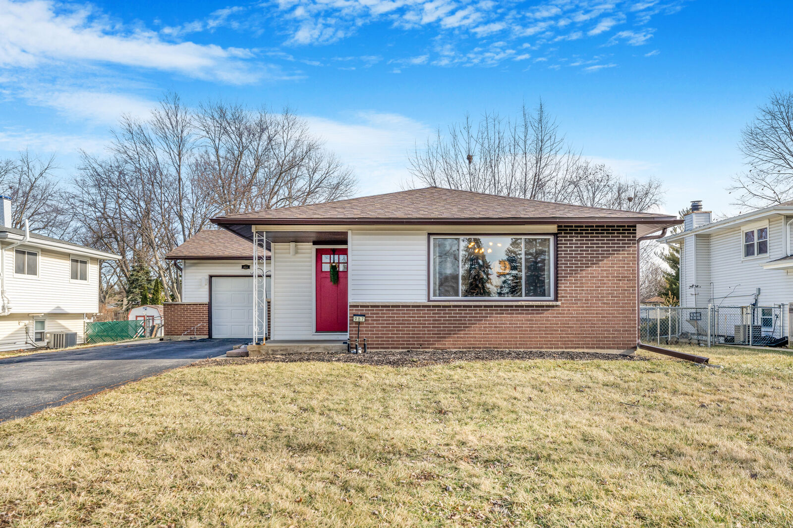 Property Photo:  987 Lakewood Drive  IL 60103 
