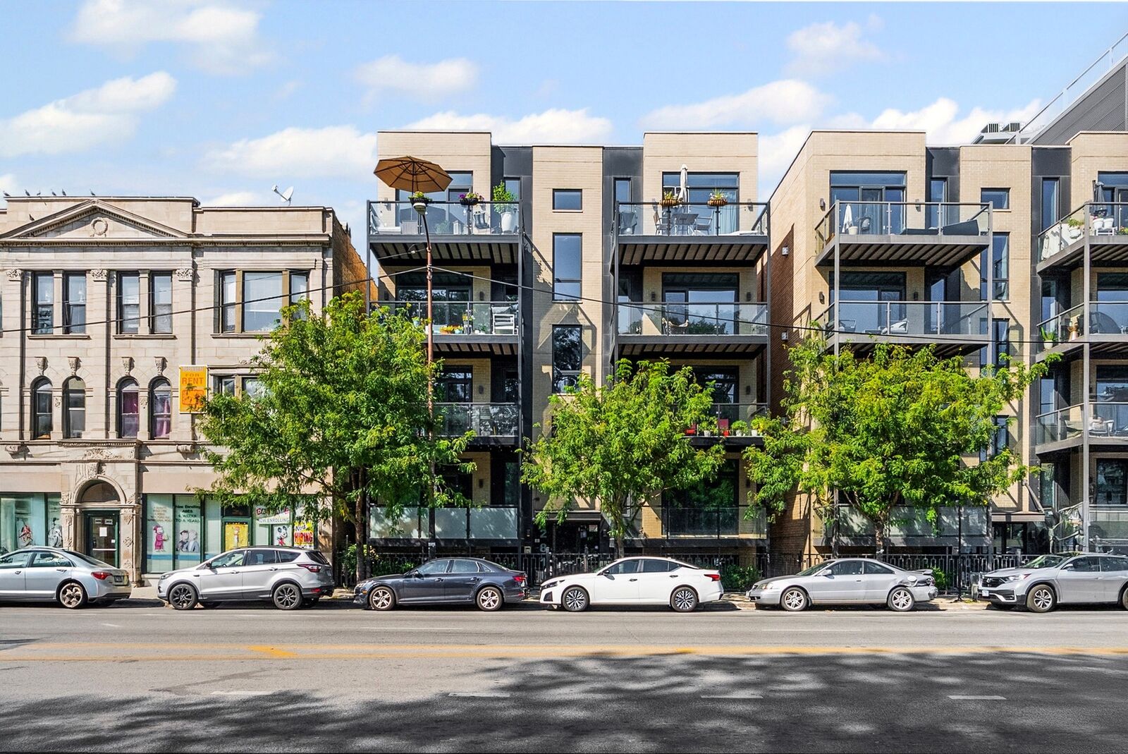 Property Photo: 2814 W North Avenue 1E IL 60647