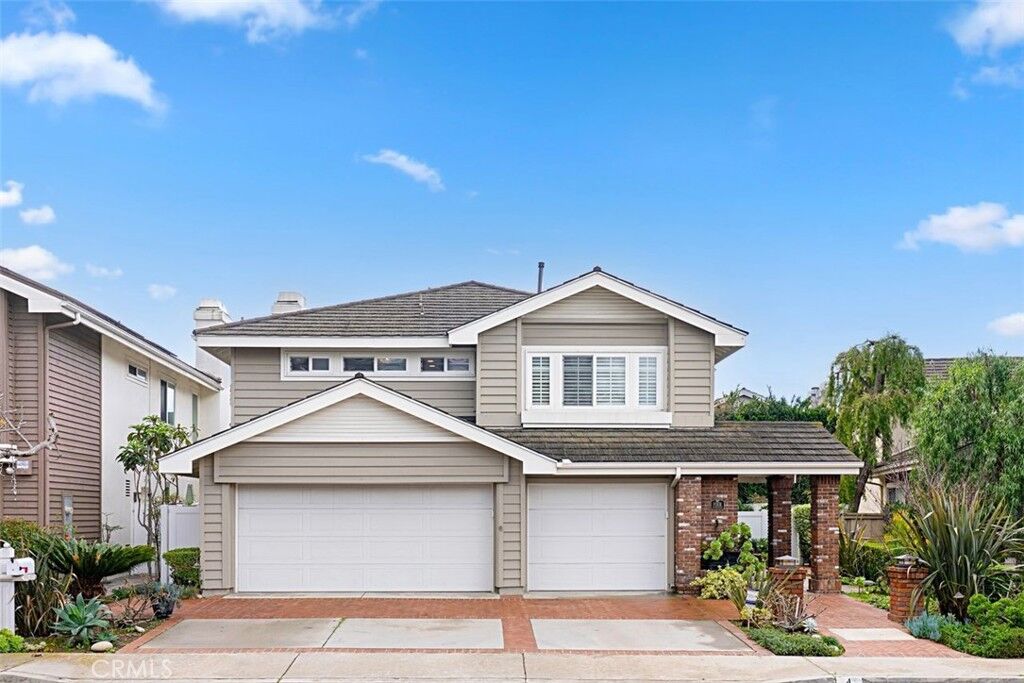 Property Photo:  4 Laurelglen  CA 92614 