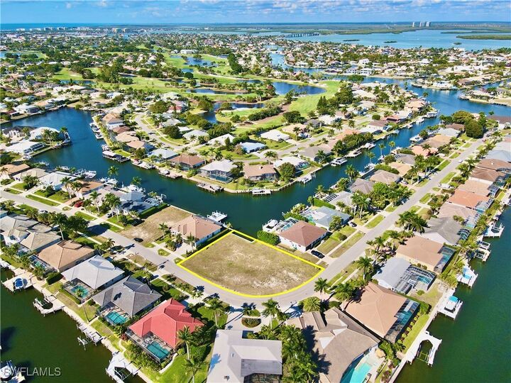 Property Photo:  1540 Buccaneer Court  FL 34145 