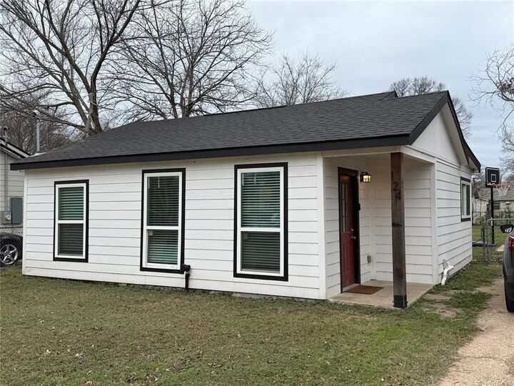 Property Photo:  124 Cedar Street  TX 76705 