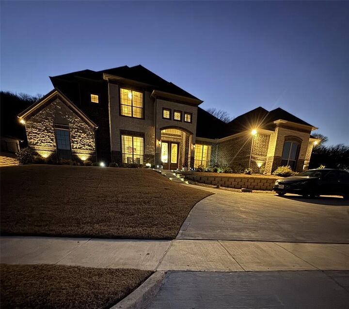 Property Photo:  2454 Creekwood Drive  TX 75104 