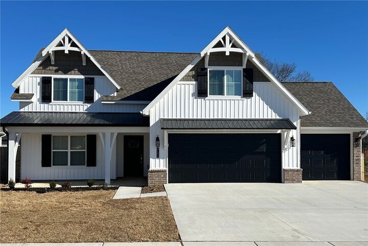 Property Photo:  711 S Baggett Street  AR 72753 