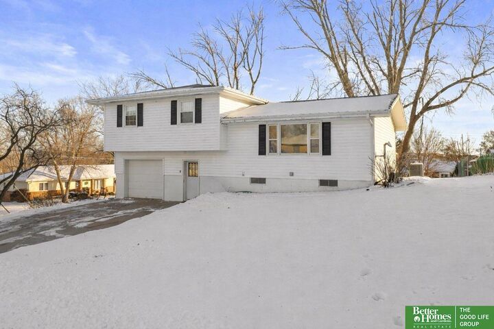 Property Photo:  2001 Hampton Drive  NE 68061 