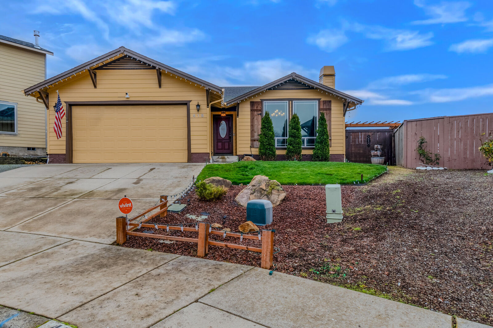 Property Photo:  418 Phoenix Hills Dr  OR 97535 