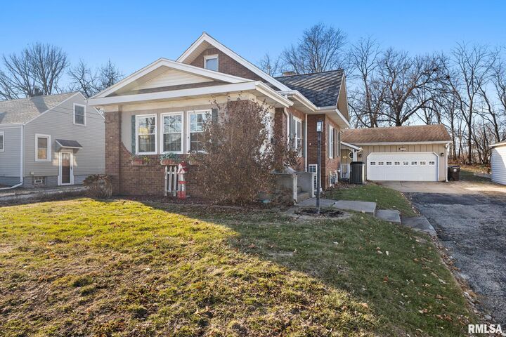 Property Photo:  706 N Main Street  IL 61571 