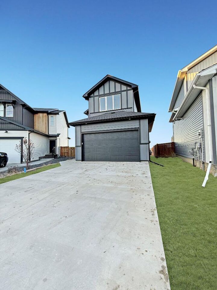 Property Photo:  951 41 Avenue N  AB T1H 7G9 