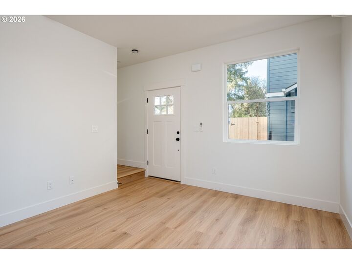 Property Photo:  12086 SE Market St  OR 97216 