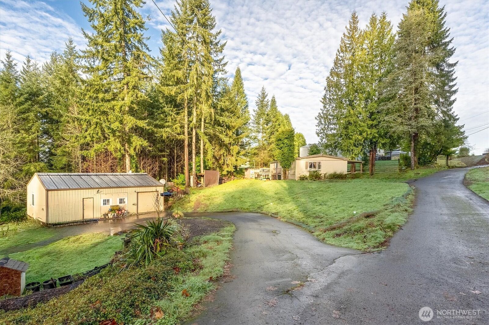 Property Photo:  215  North Avenue  WA 98626 