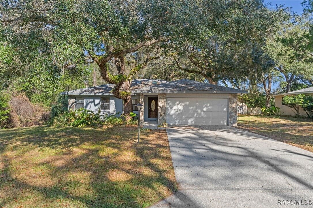 Property Photo: 6461 E Slate Street FL 34452