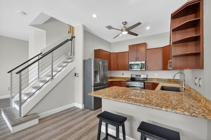 Property Photo:  3024 NE 5th Terrace 10  FL 33334 