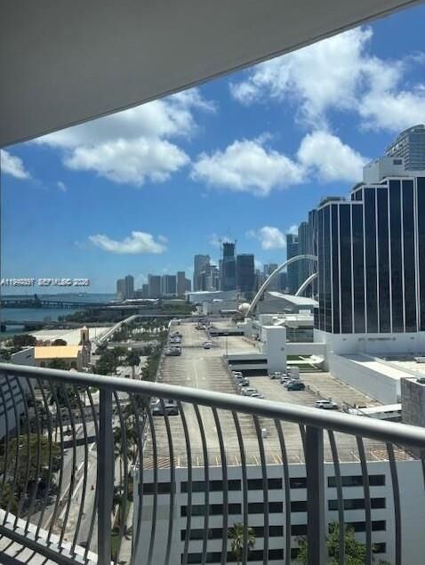 Property Photo:  1750 N Bayshore Dr 1714  FL 33132 