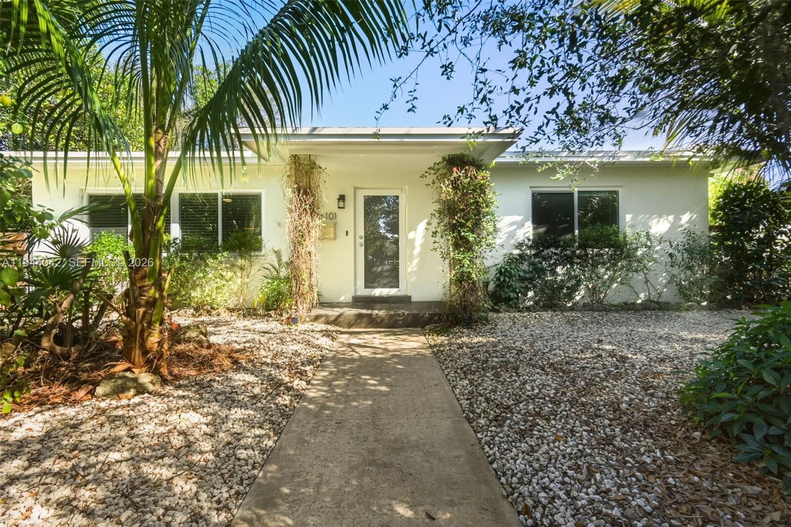 Property Photo:  16101 NE 8th Ave  FL 33162 