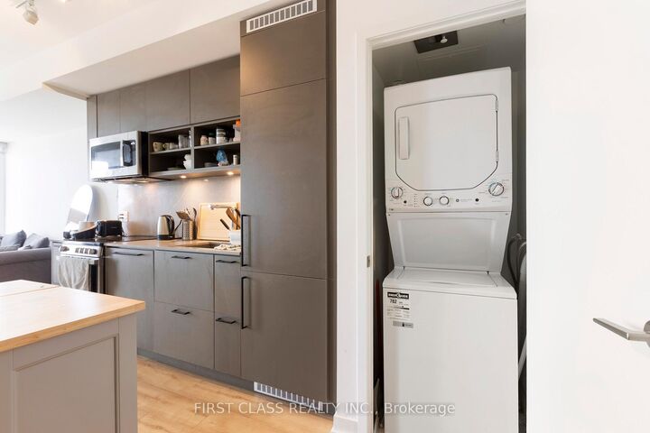 Property Photo: 135 East Liberty Street 2606 ON M6K 0G7