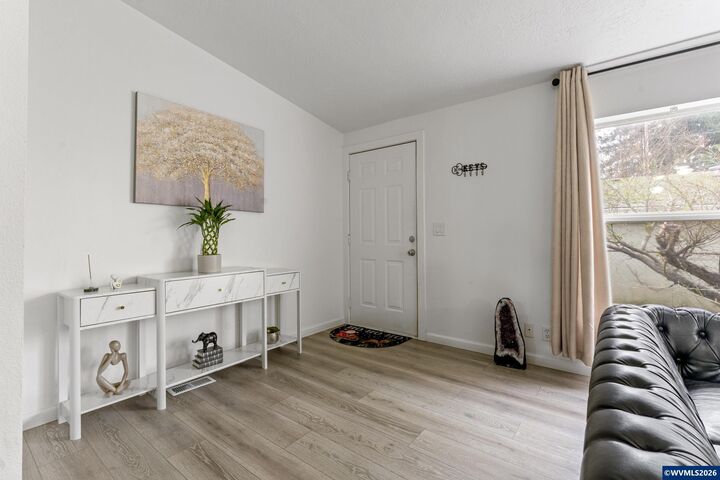 Property Photo:  12323 SE Holgate Bl 2  OR 97236 