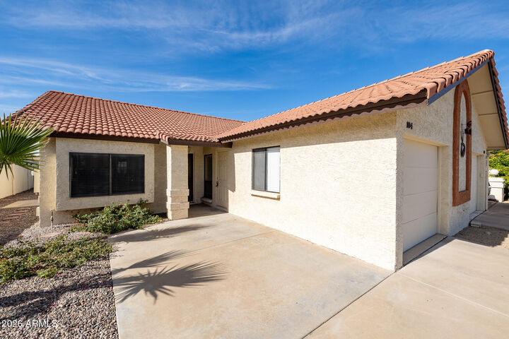 Property Photo:  542 S Higley Road 104  AZ 85206 