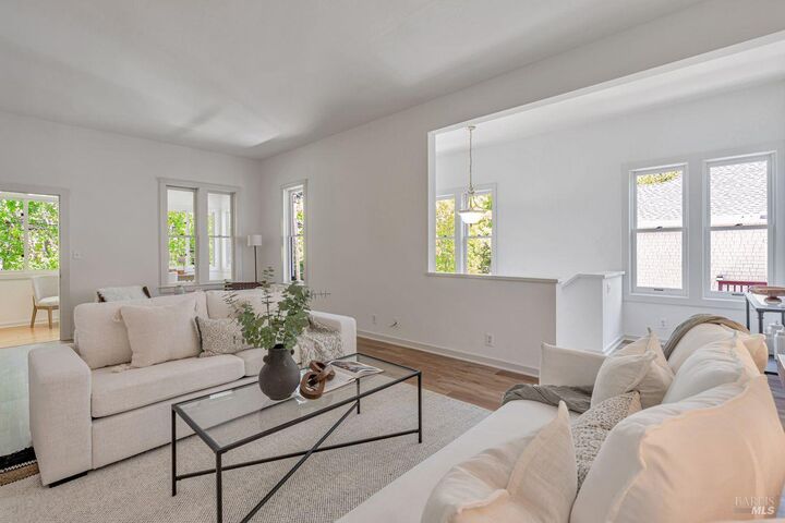 Property Photo:  105 Bayview Street  CA 94901 