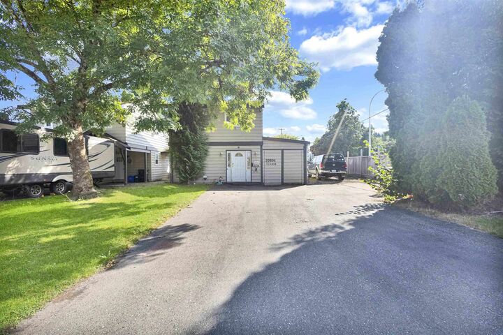 Photo de la propriété:  20804 52A Avenue  BC V3A 6E5 