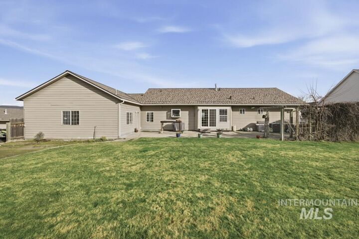 Property Photo: 3824 Pleasant View Drive WA 99403