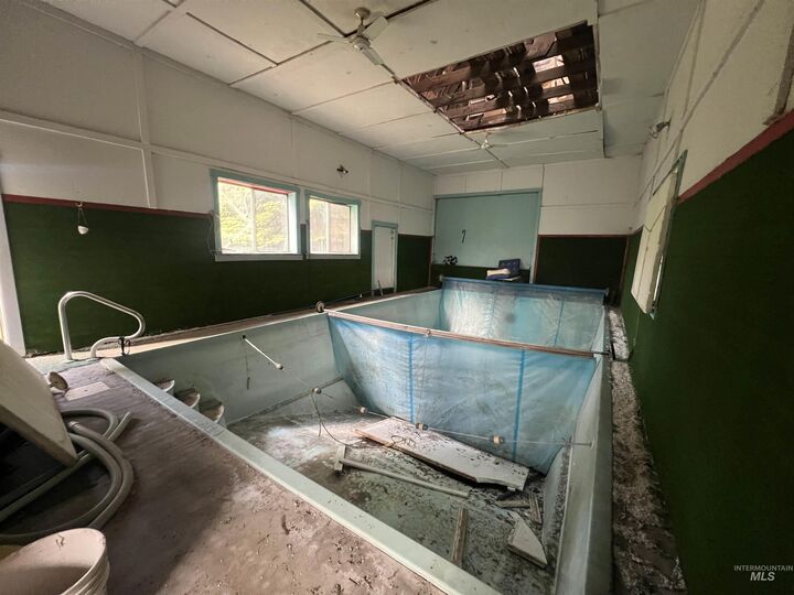 Property Photo: 409 N Parkway WA 99179