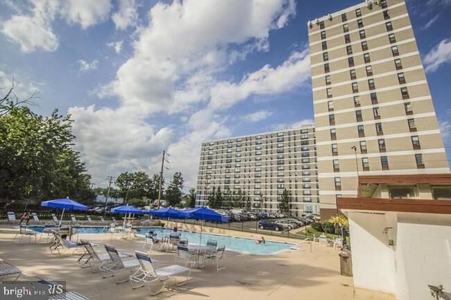 Property Photo:  4600 Duke Street 1524  VA 22304 