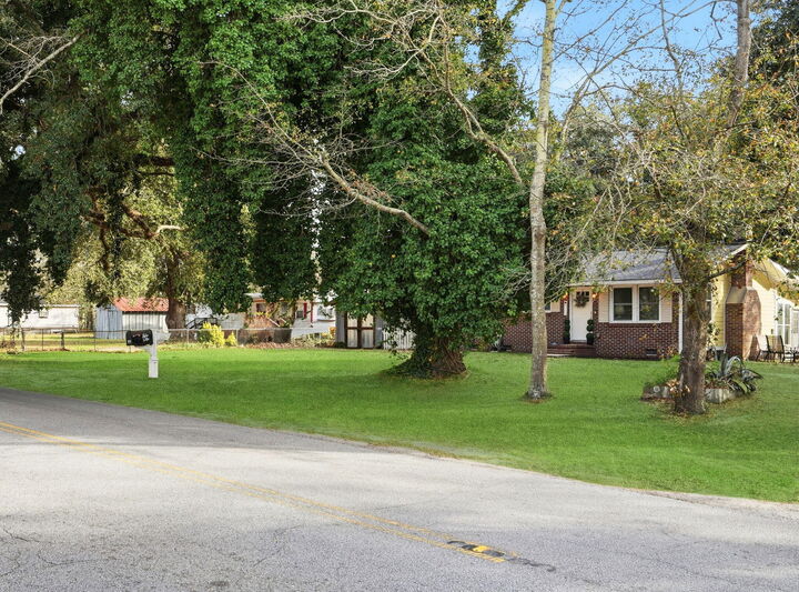 Property Photo:  939 Black Oak Road  SC 29431 