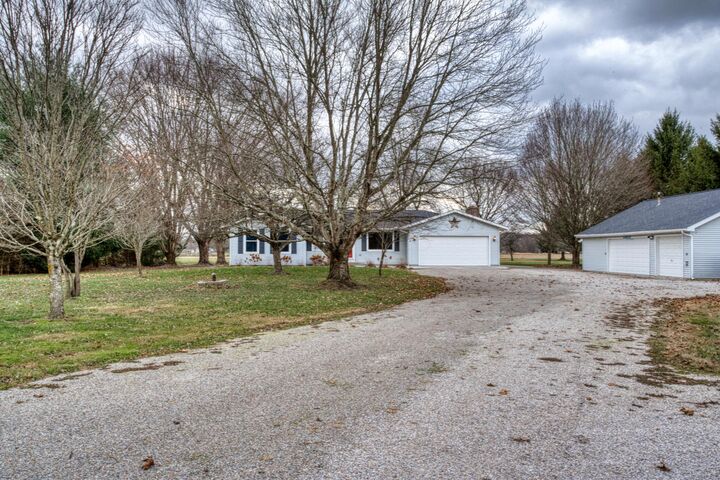 Property Photo:  5400 Chestnut Hills NE Road  OH 43055 