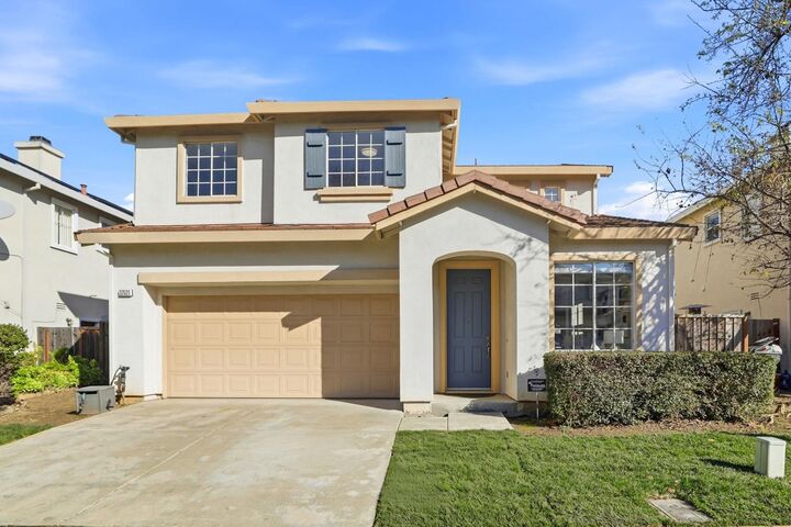 Property Photo:  37521 Summer Holly Cmn  CA 94536 