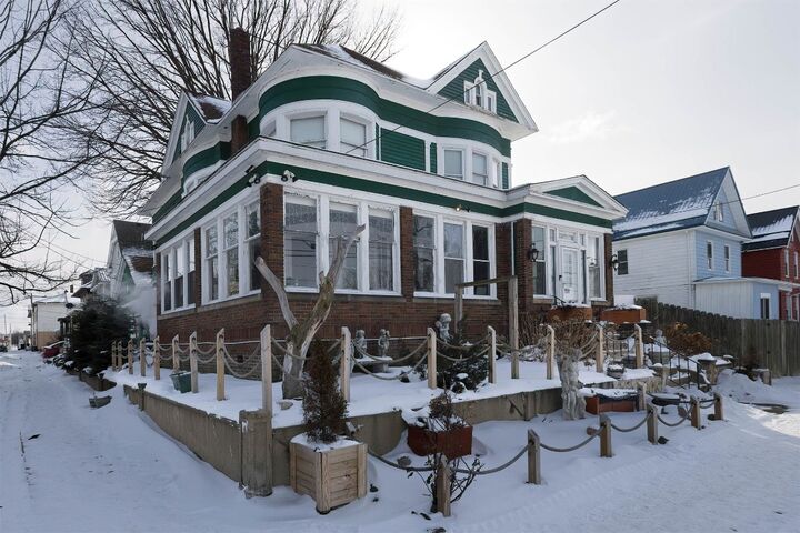 Property Photo:  261 E 8th Street  PA 16503 