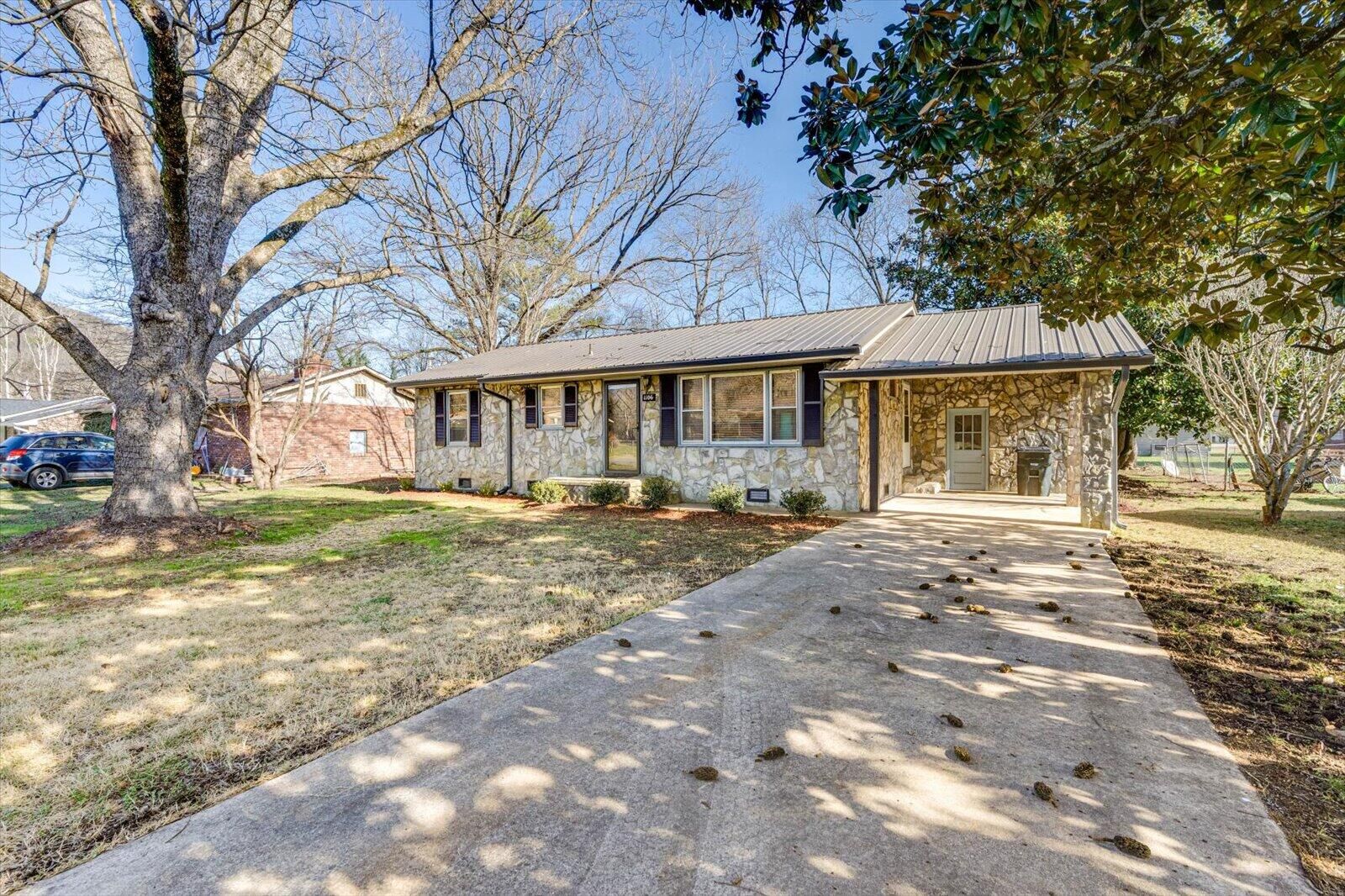 Property Photo:  1106 Dennis Avenue  TN 37347 