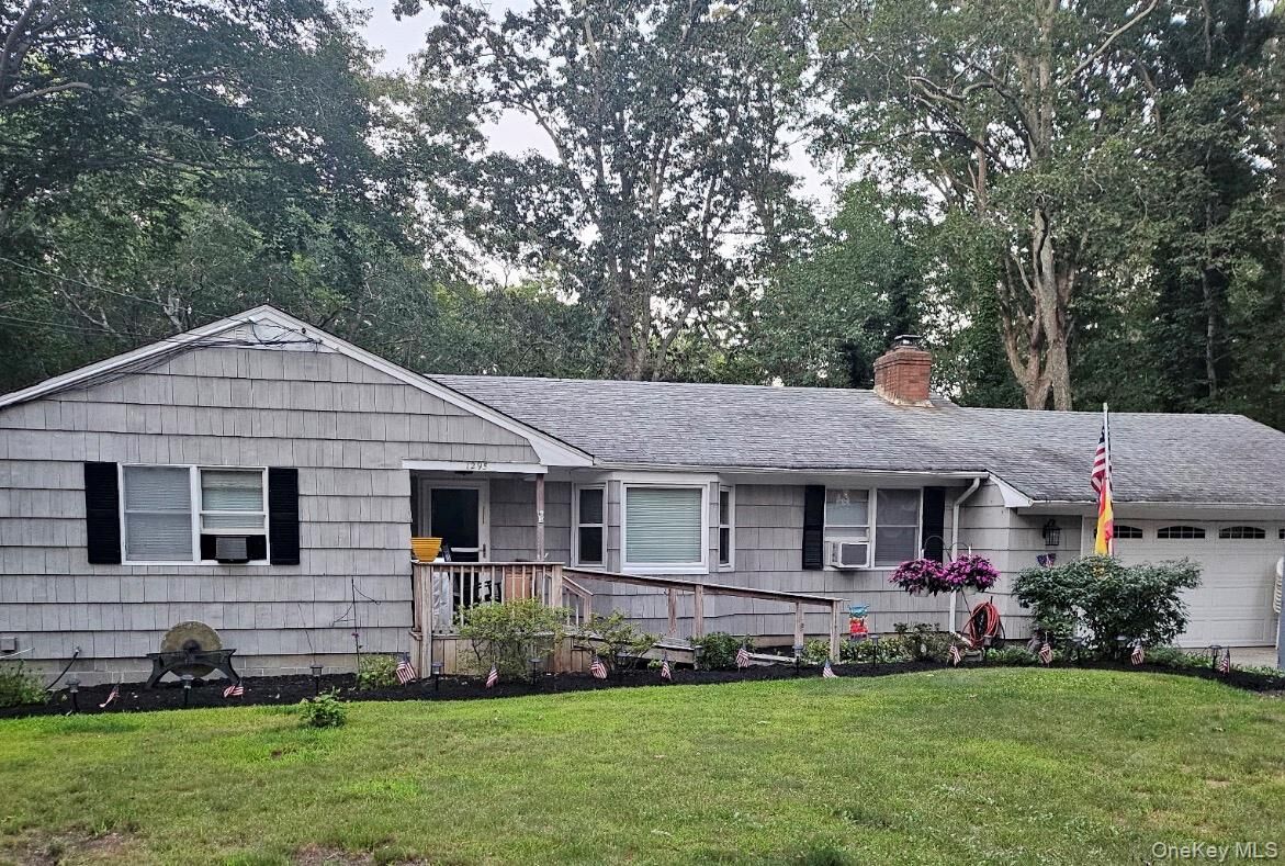 Property Photo:  1295 Old Orchard Lane  NY 11939 