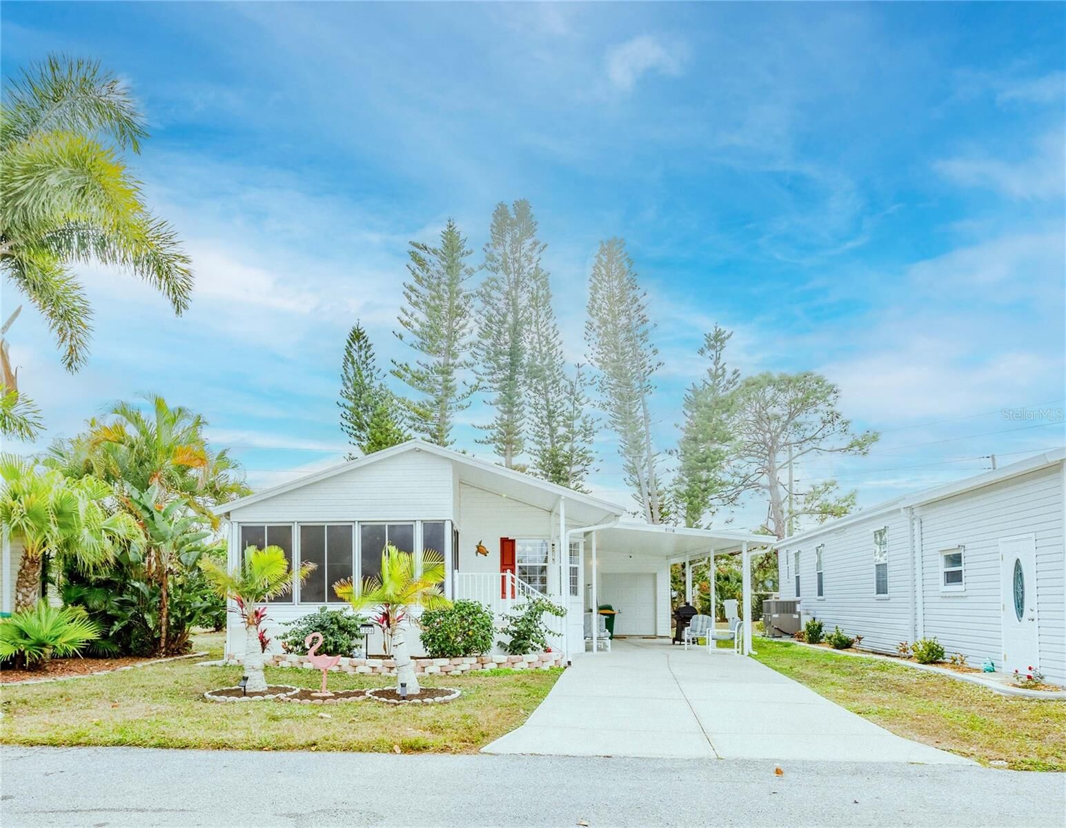 Property Photo:  2100 Kings Highway 1006  FL 33980 