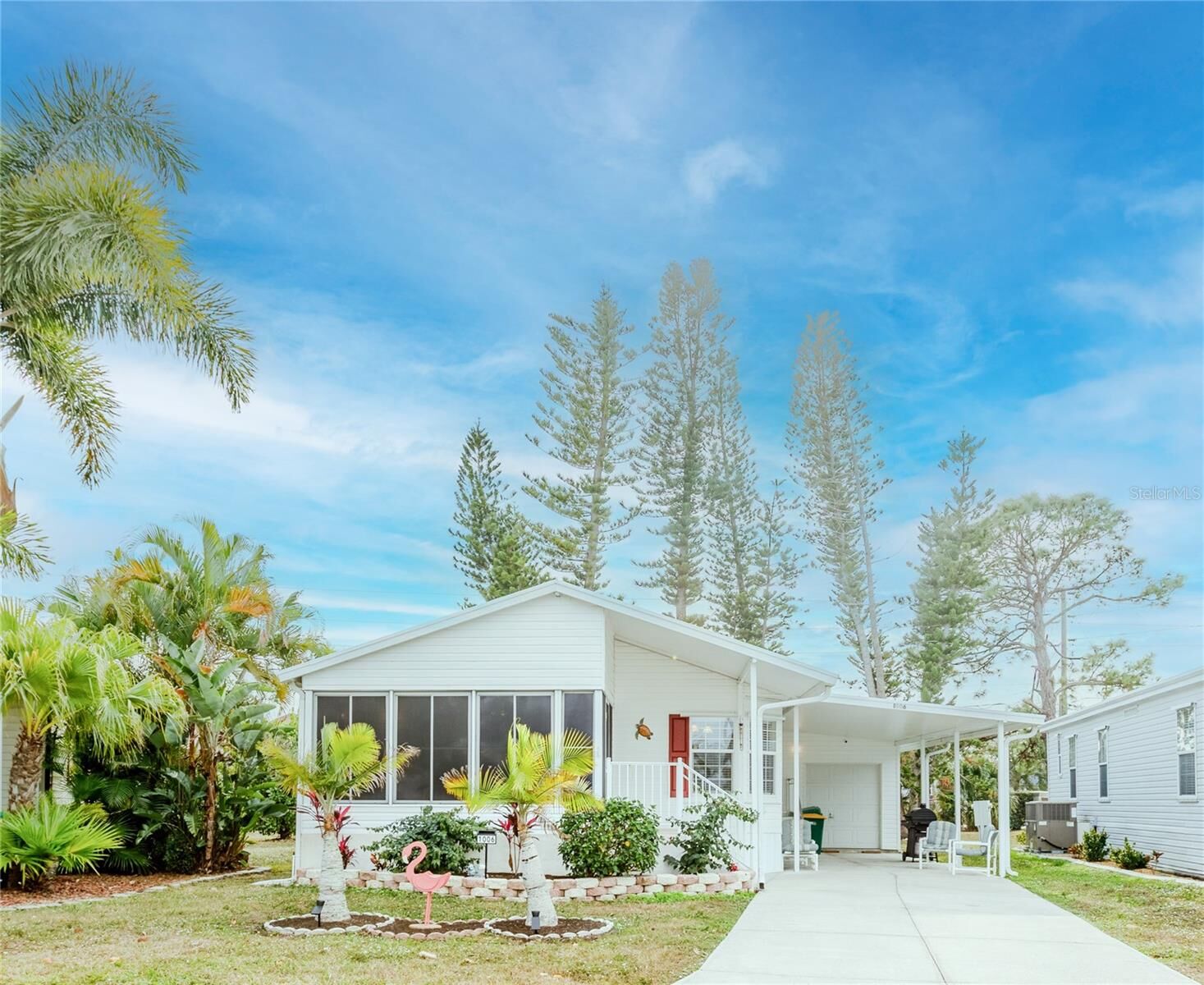 Property Photo:  2100 Kings Highway 1006  FL 33980 