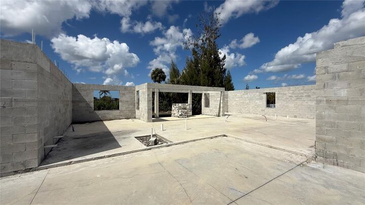 Property Photo:  2310 NW 35th Place  FL 33993 