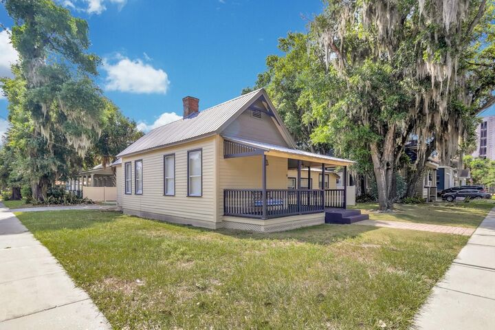 Property Photo:  21 N Beaumont Avenue  FL 34741 