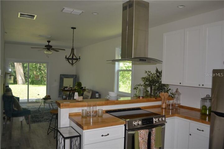 Property Photo: 2221 Sipes Avenue Avenue FL 32771