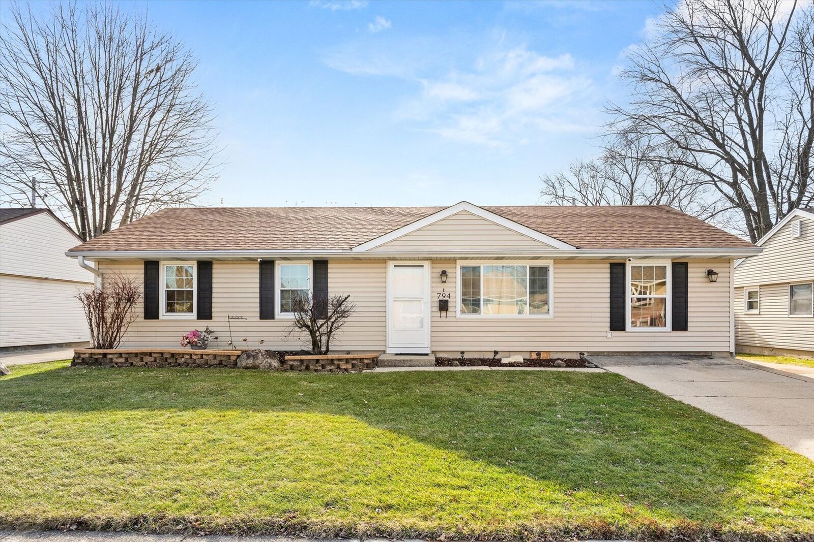 Property Photo:  794 Farragut Avenue  IL 60446 