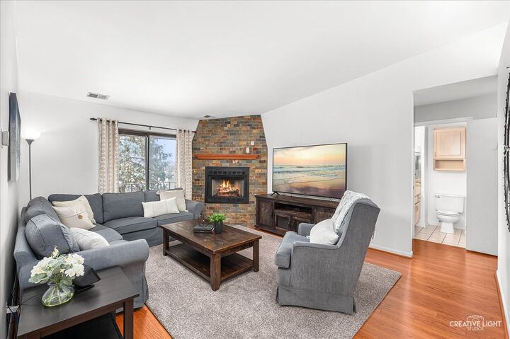 Property Photo:  40 Harbor Court 304  IL 60565 