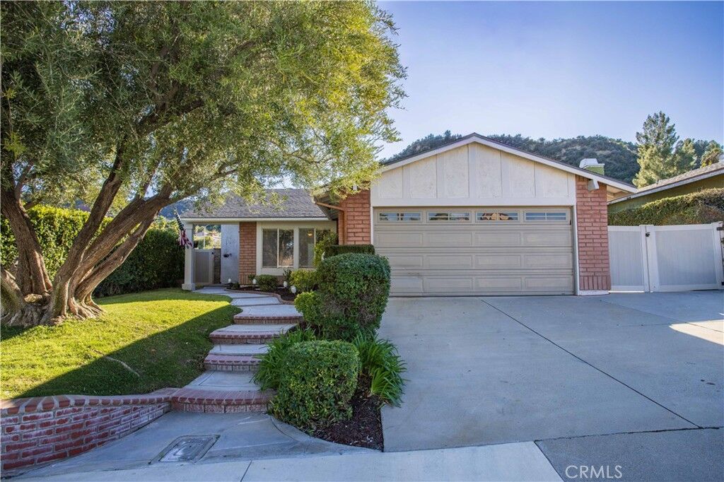 Property Photo:  28012 Gold Hill  CA 91384 