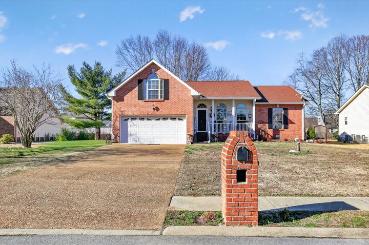 Property Photo:  105 Hunterwood Dr  TN 37188 