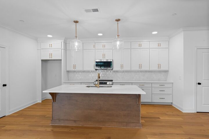 Property Photo:  2001 Gildridge Dr 201  TN 37221 