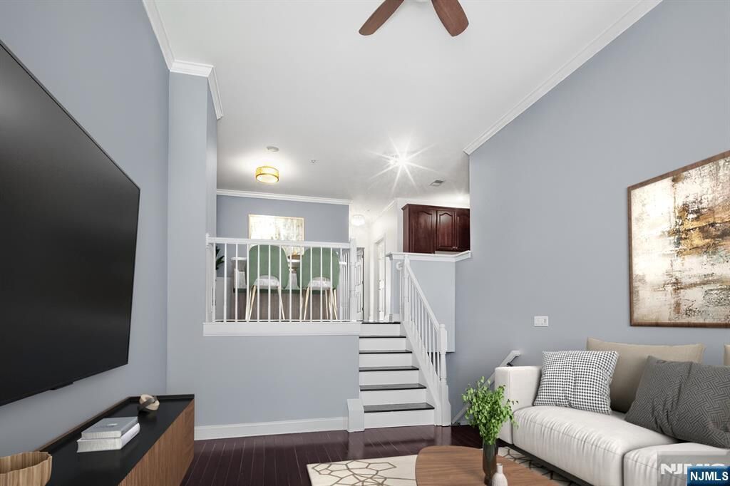 Property Photo:  392 Kingston Court  NJ 07093 