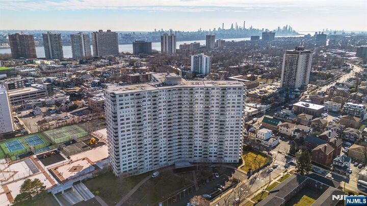 Property Photo:  2000 Linwood Avenue 14K  NJ 07024 