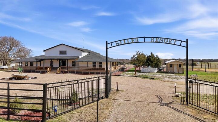 Property Photo:  550 County Road 297  TX 76240 