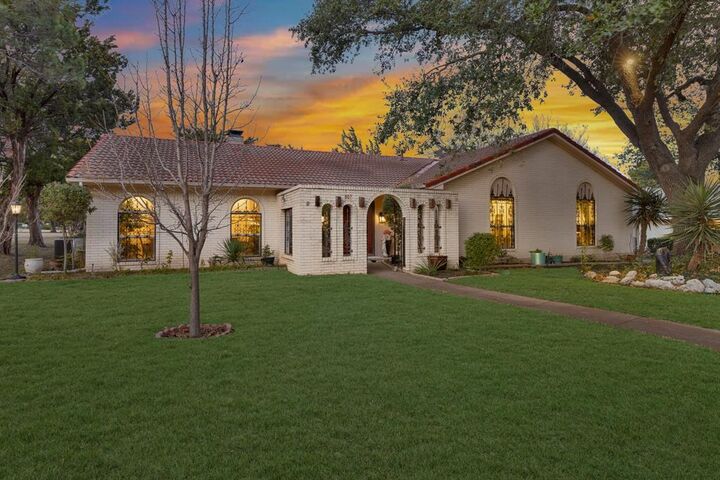 Property Photo: 807 Middle Run TX 75137