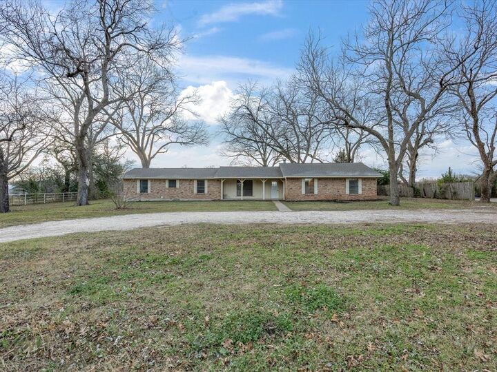 Property Photo: 514 Dallas Street TX 76651