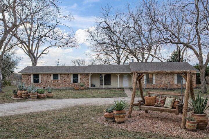 Property Photo: 514 Dallas Street TX 76651