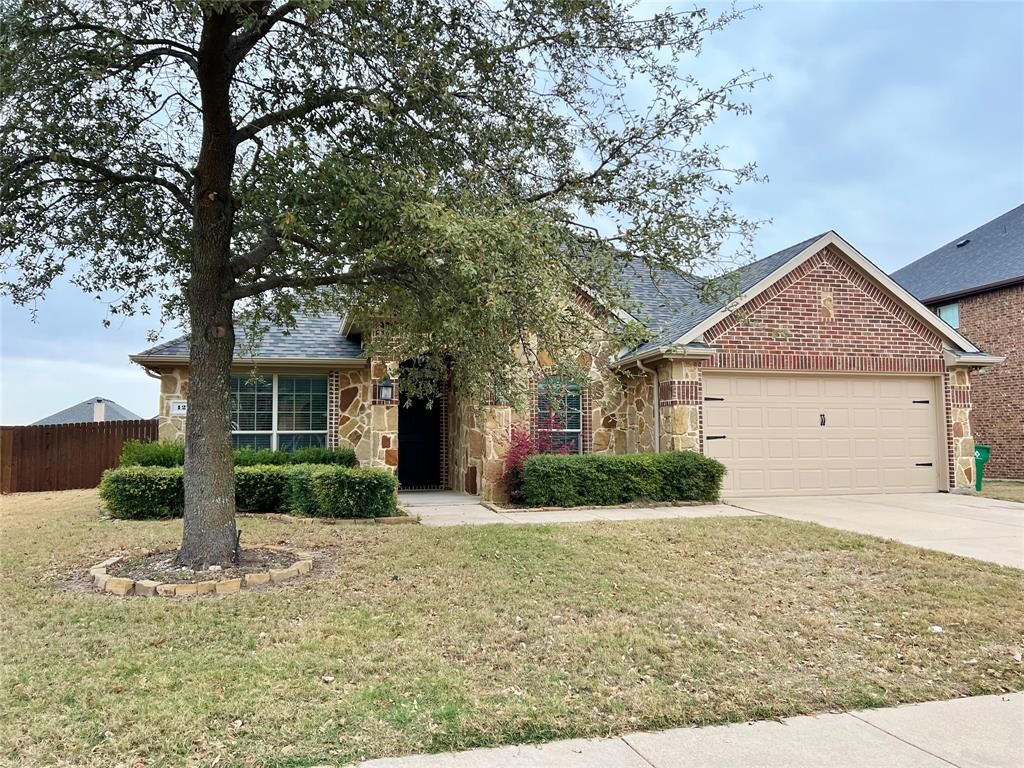 Property Photo: 121 Sumac Drive TX 75165